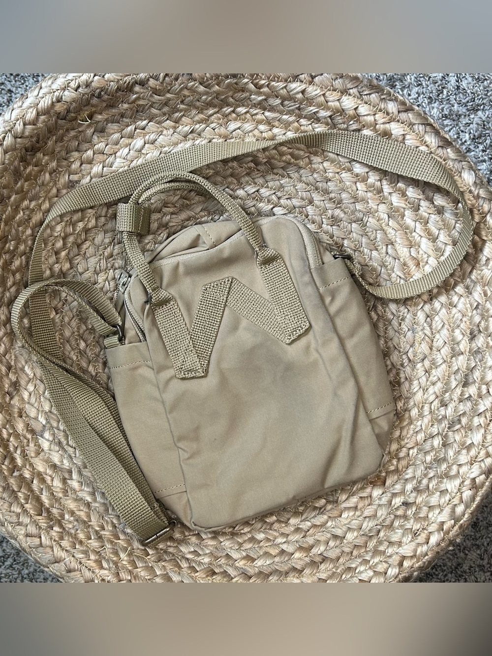 Fjallraven Kånken Small Crossbody Bag in Khaki - Picture 2 of 5